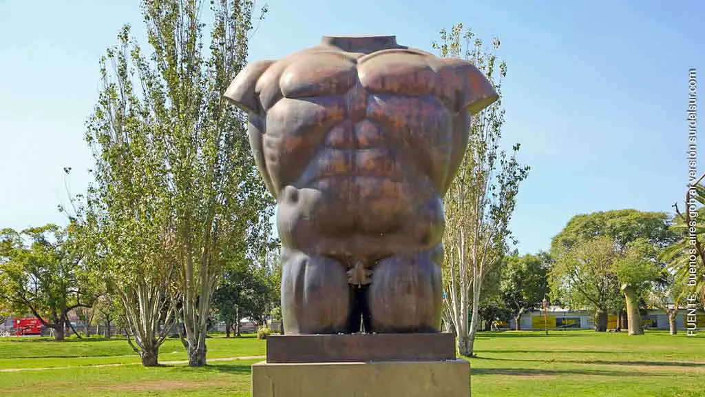 Parque Carlos Thays, escultura Torso Masculino Fernando Botero