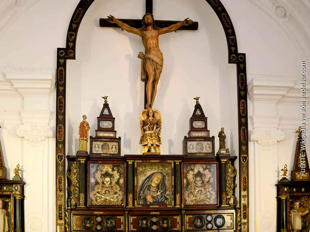 Capilla de las Reliquias talla en madera en la Basílica de Nuestra Señora del Pilar en Recoleta Ciudad de Buenos Aires
