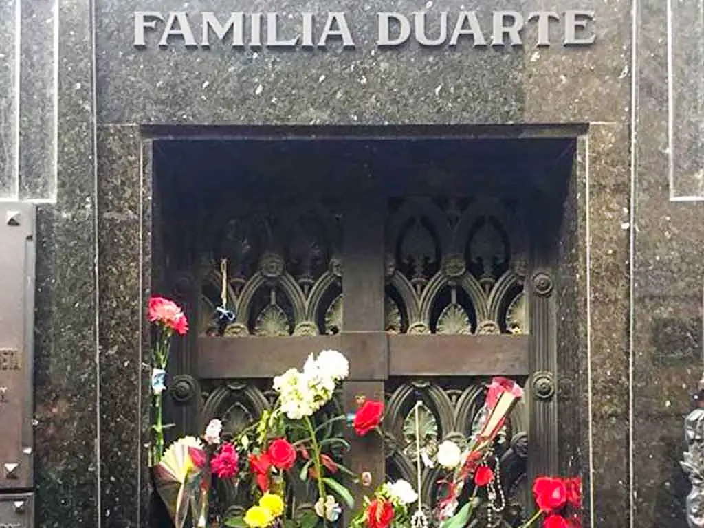 Tumba de Eva Duarte de Perón Cementerio de la Recoleta de Buenos Aires