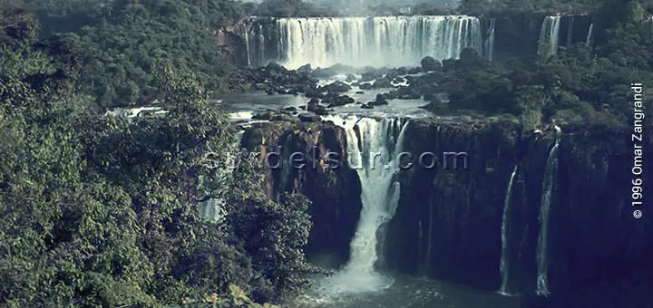 Vista panorámica de las Cataratas del Iguazú, Misiones