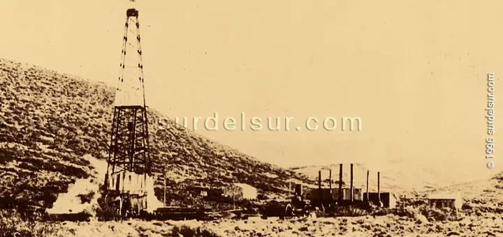 Pozo y refinería de petróleo. 1907