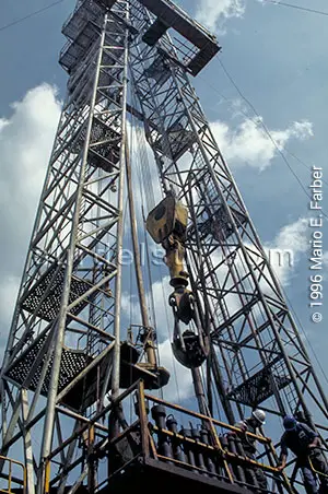Torre de pozo de petroleo.