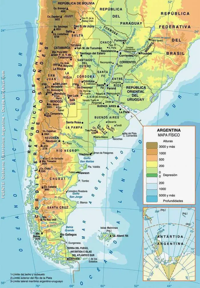 Mapa de físico de Argentina, donde se identifican con color las dimensiones de las alturas: cerros, sierras, cordilleras y picos. También las depresiones, incluyendo las sumergidas.
