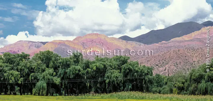 Maimará. Jujuy. VIsta de los coloridos cerros de la Quebrada de Humahuaca