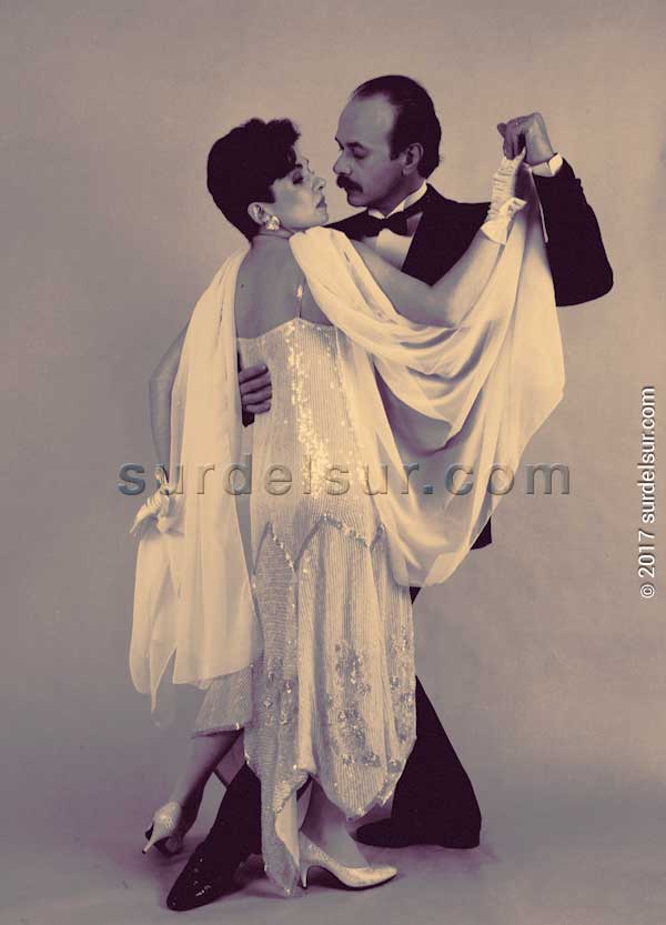 Gloria y Rodolfo Dinzel. Fotografía de la pareja bailando tango.