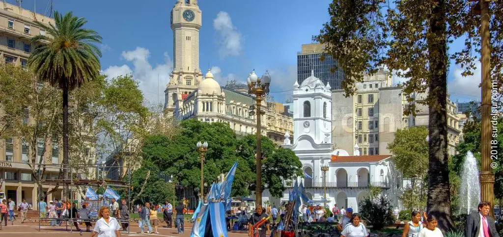 Plaza de Mayo. Vista al Cabildo
